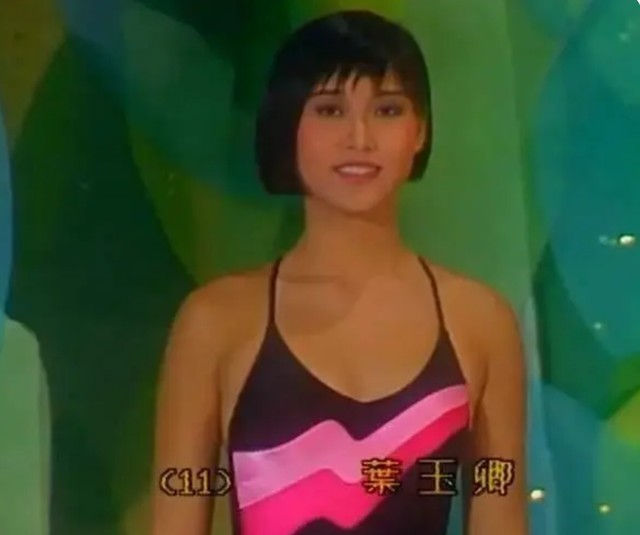 7位“一脫成名”的女星，有人成一線有人嫁豪門，有人成“癲王”