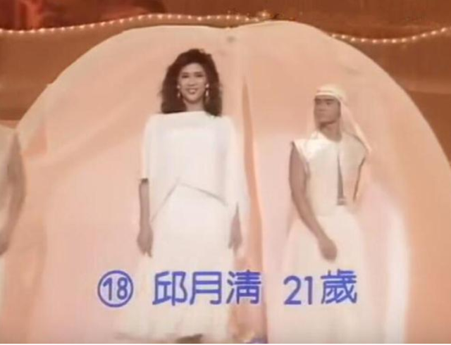7位“一脫成名”的女星，有人成一線有人嫁豪門，有人成“癲王”
