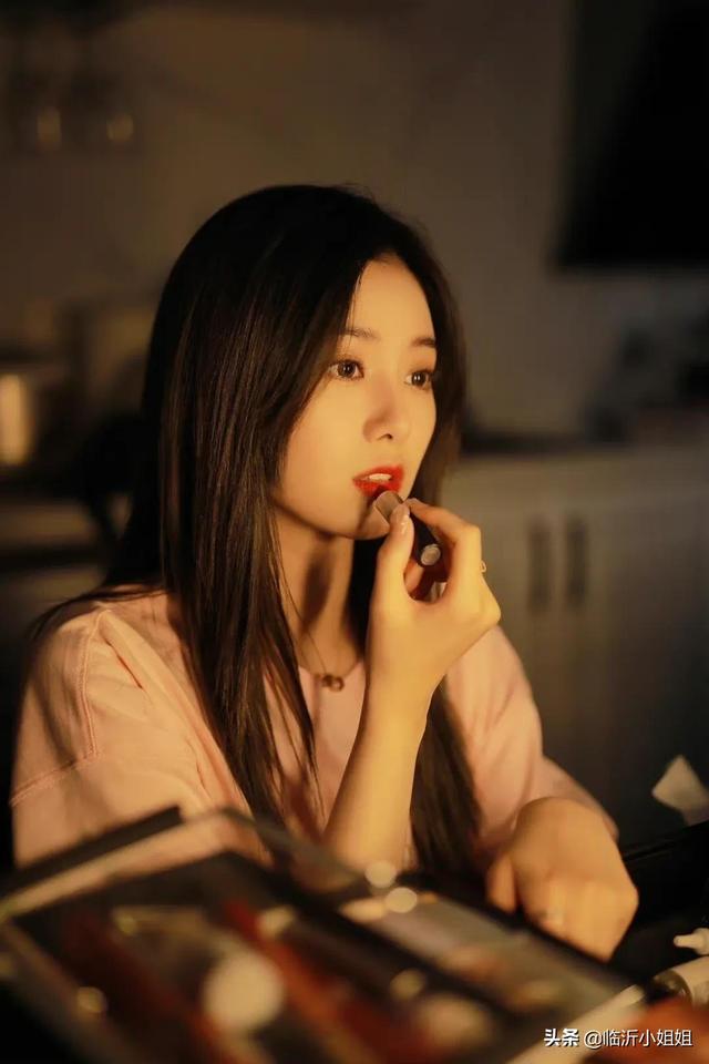 徐藝洋，性感嫵媚的清爽美女，俏麗冷艷的外形，美爆啦