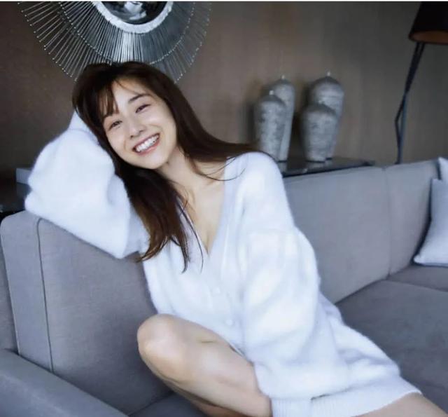 日本擁有“魔鬼身材”的女星！美腿太逆天了