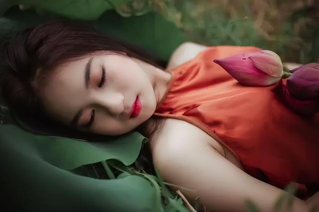 我采訪了100個(gè)出軌女人發(fā)現(xiàn)，女人“偷情”最害怕幾件事情