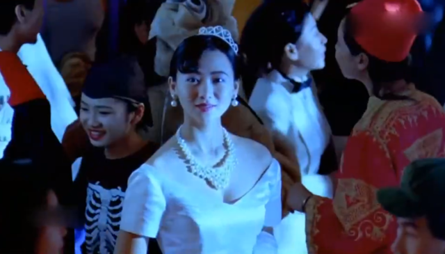 7位“一脫成名”的女星，有人成一線有人嫁豪門，有人成“癲王”