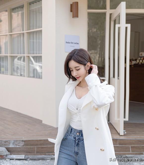 唯美清新的緊身牛仔褲美女，曼妙身材舒適養(yǎng)眼，盡顯迷人曲線