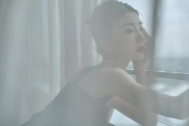 八位美女寫(xiě)真，風(fēng)姿綽約小天仙，驚鴻一瞥清流溪，有你喜歡的嗎？