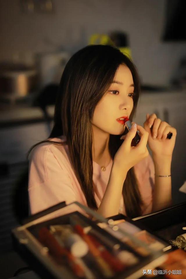 徐藝洋，性感嫵媚的清爽美女，俏麗冷艷的外形，美爆啦
