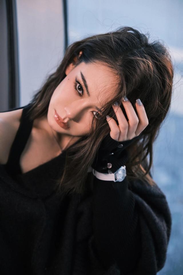 八位美女寫(xiě)真，風(fēng)姿綽約小天仙，驚鴻一瞥清流溪，有你喜歡的嗎？