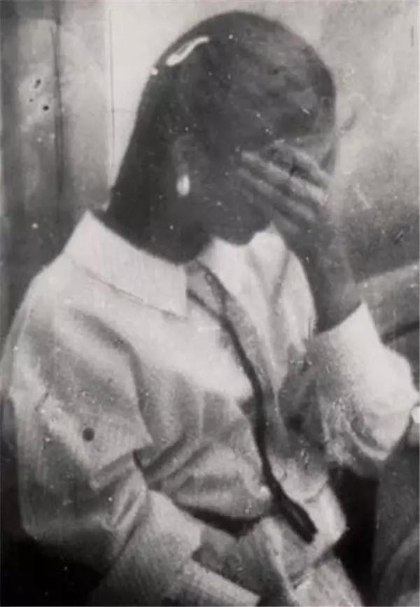 論偷拍美女，我只服他！就算設(shè)備簡(jiǎn)陋，也不能阻止他愛(ài)美女