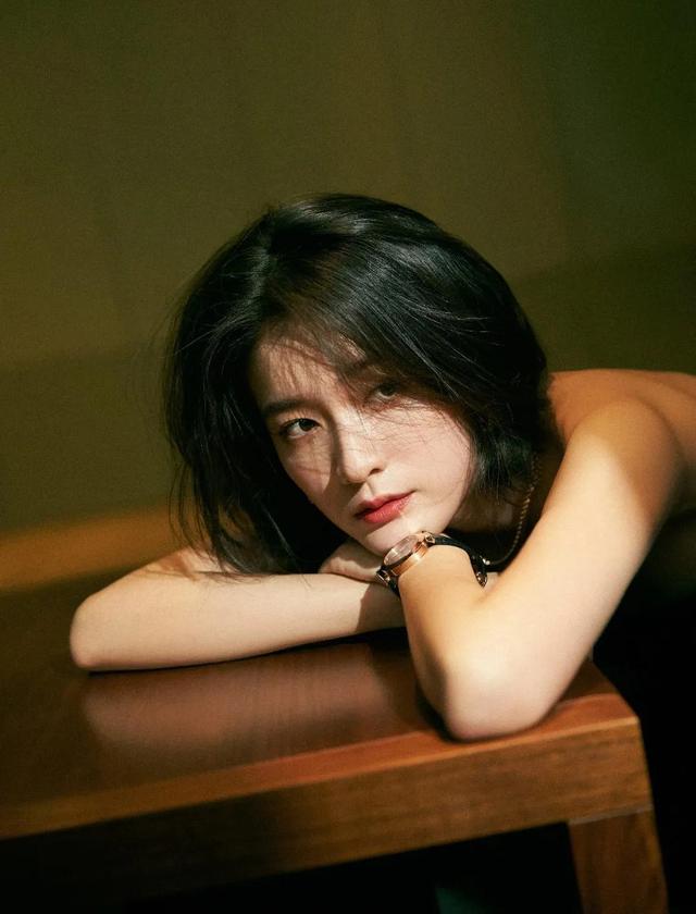 八位美女寫(xiě)真，風(fēng)姿綽約小天仙，驚鴻一瞥清流溪，有你喜歡的嗎？