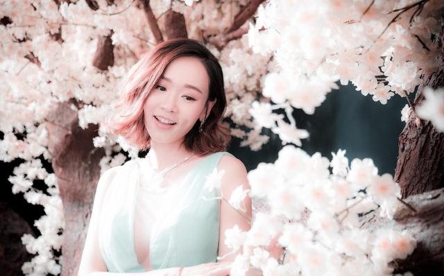 楊思琦凹凸有致身材曲線，性感撩人的同時卻又有迷人的古典韻味
