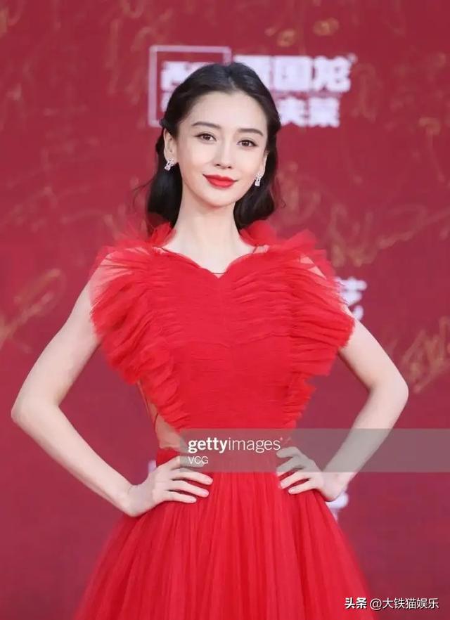 恭喜！女星紅毯斗艷“風(fēng)向”變了，捂得嚴(yán)實(shí)還艷壓群芳，才是真美