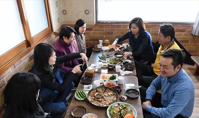 06年中國19歲女孩沉迷韓劇，嫁韓國31歲大叔，婚后崩潰：我被騙了