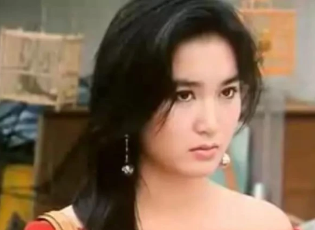 7位“一脫成名”的女星，有人成一線有人嫁豪門，有人成“癲王”