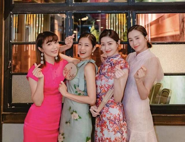 香港知名女星愛上空中瑜伽，大秀豐滿好身材，因裙子太透疑走光