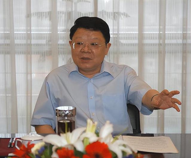 “打黑局長(zhǎng)”文強(qiáng)墮落史：霸占女警花10年，被捕時(shí)家中發(fā)現(xiàn)2000萬(wàn)