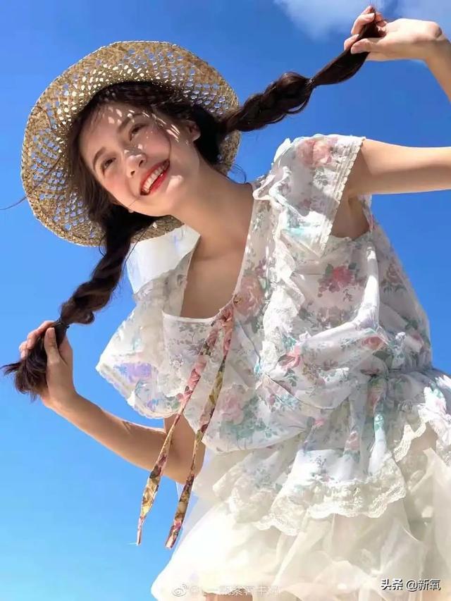這張憂(yōu)郁的甜妹臉，隨便一張都是會(huì)被美少女們拿來(lái)做頭像的程度
