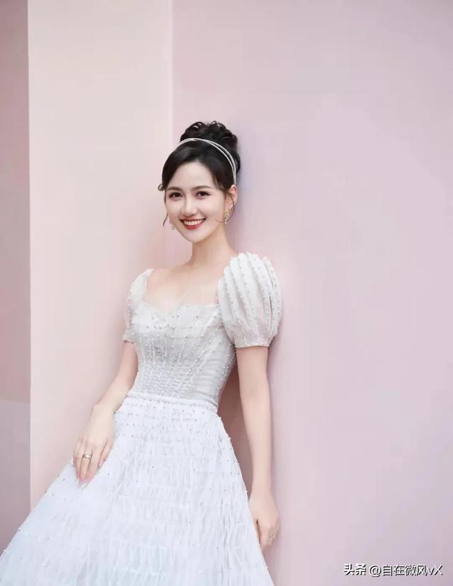 美女馬萱，清新甜美，這笑容太治愈了