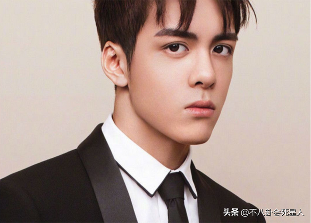 女星性轉(zhuǎn)男裝照：熱巴撞臉大眼仔，楊穎神似羅云熙，關(guān)曉彤變路人