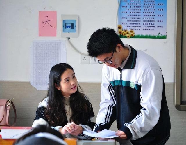 青春期是女孩的“危險期”？三條界限要守住，有女兒的父母多重視