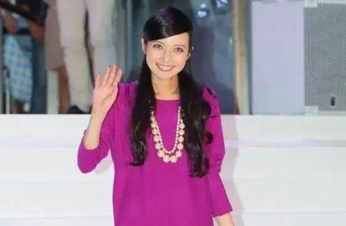 17歲男孩與38歲干姨錯(cuò)愛(ài)，被發(fā)現(xiàn)后跳樓，我們的孩子怎么了？