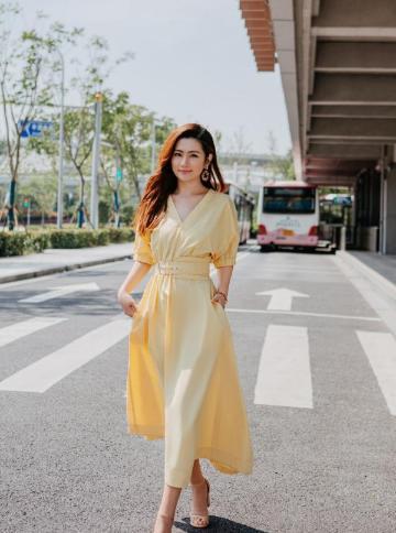 51歲劉若英一襲“陰溝裙”好撩人，氣質(zhì)優(yōu)雅如少女，讓人不敢直視