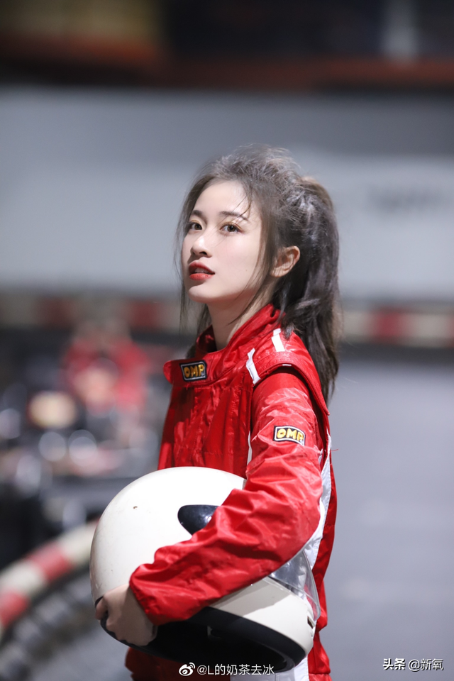 這張憂(yōu)郁的甜妹臉，隨便一張都是會(huì)被美少女們拿來(lái)做頭像的程度