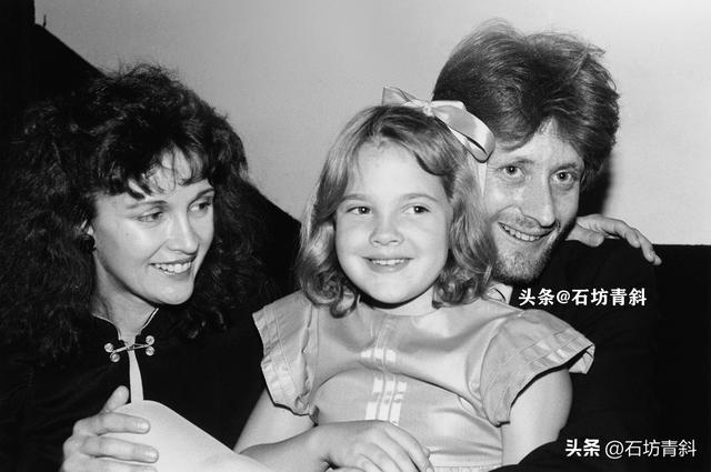 壞女孩的起伏人生：13歲吸毒，19歲結(jié)婚兩個(gè)月分手，48歲獨(dú)帶倆娃