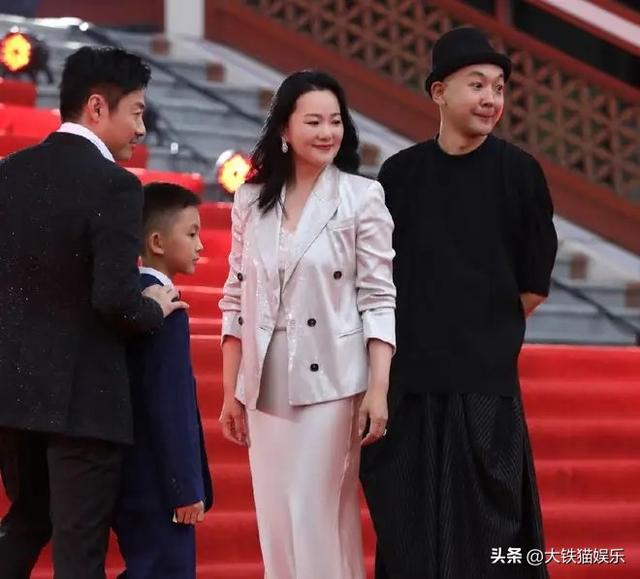 恭喜！女星紅毯斗艷“風(fēng)向”變了，捂得嚴(yán)實(shí)還艷壓群芳，才是真美