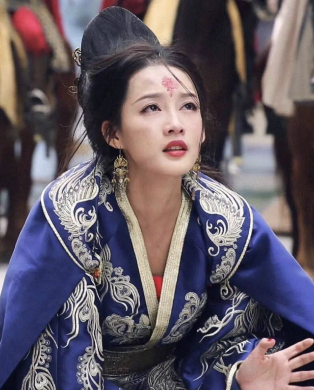 “自帶苦相”的九位女星，個(gè)個(gè)愁容滿面，演什么都喪，太吃虧了