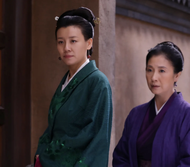 “自帶苦相”的九位女星，個(gè)個(gè)愁容滿面，演什么都喪，太吃虧了