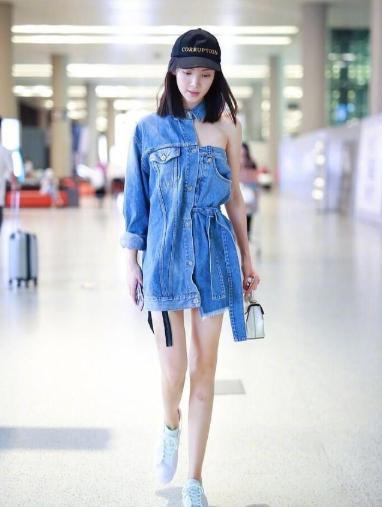 51歲劉若英一襲“陰溝裙”好撩人，氣質(zhì)優(yōu)雅如少女，讓人不敢直視
