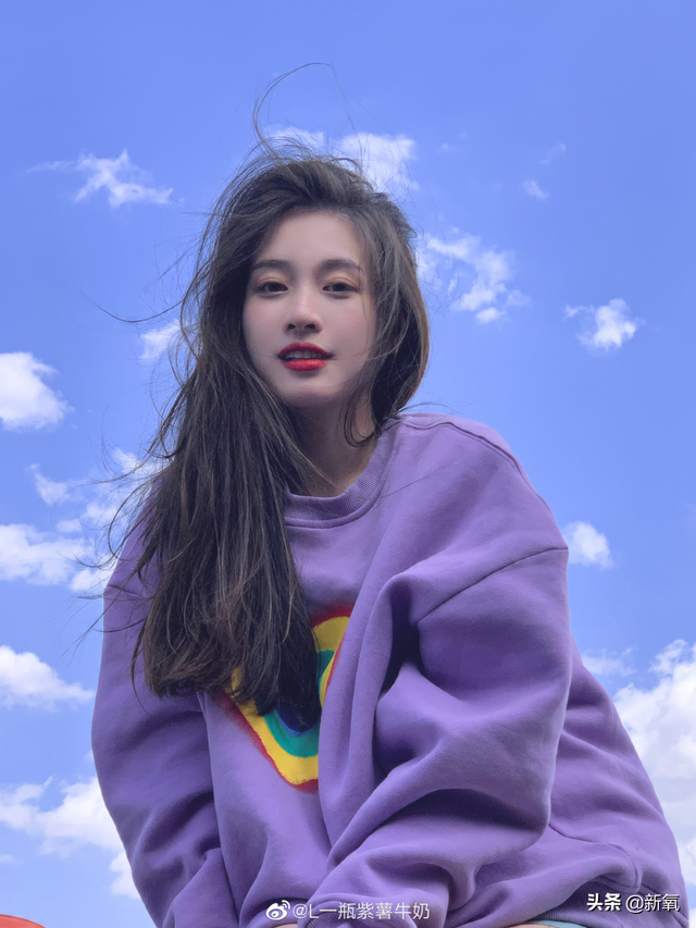 這張憂(yōu)郁的甜妹臉，隨便一張都是會(huì)被美少女們拿來(lái)做頭像的程度