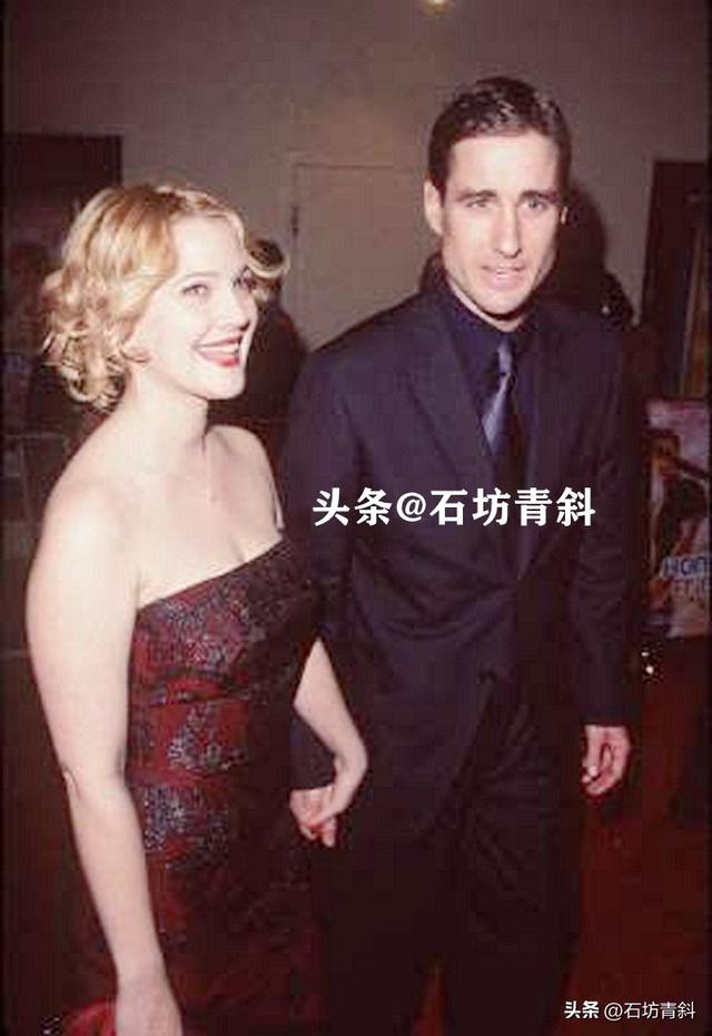 壞女孩的起伏人生：13歲吸毒，19歲結(jié)婚兩個(gè)月分手，48歲獨(dú)帶倆娃