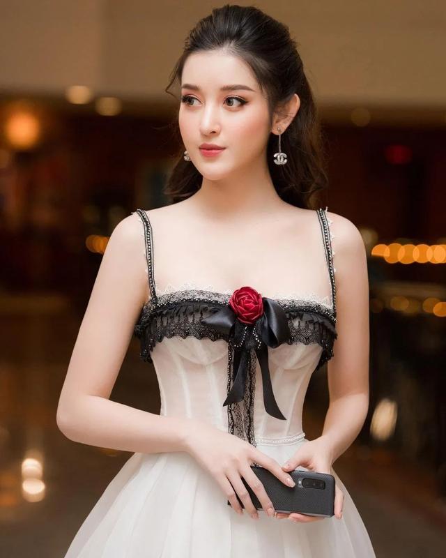 越南第一美女，熱巴的臉柳巖的胸關(guān)曉彤的腿！她是怎么鍛煉的？
