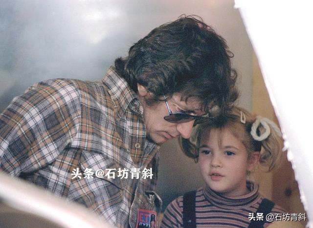 壞女孩的起伏人生：13歲吸毒，19歲結(jié)婚兩個(gè)月分手，48歲獨(dú)帶倆娃