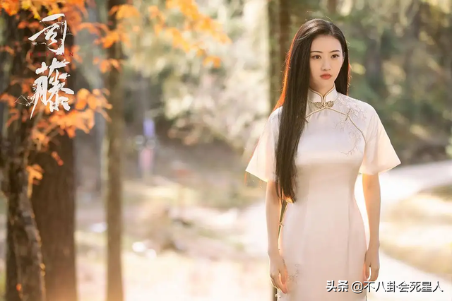 張雨綺的胸，戚薇的腿，景甜的臀，這些80后女星的身材，個(gè)個(gè)絕美