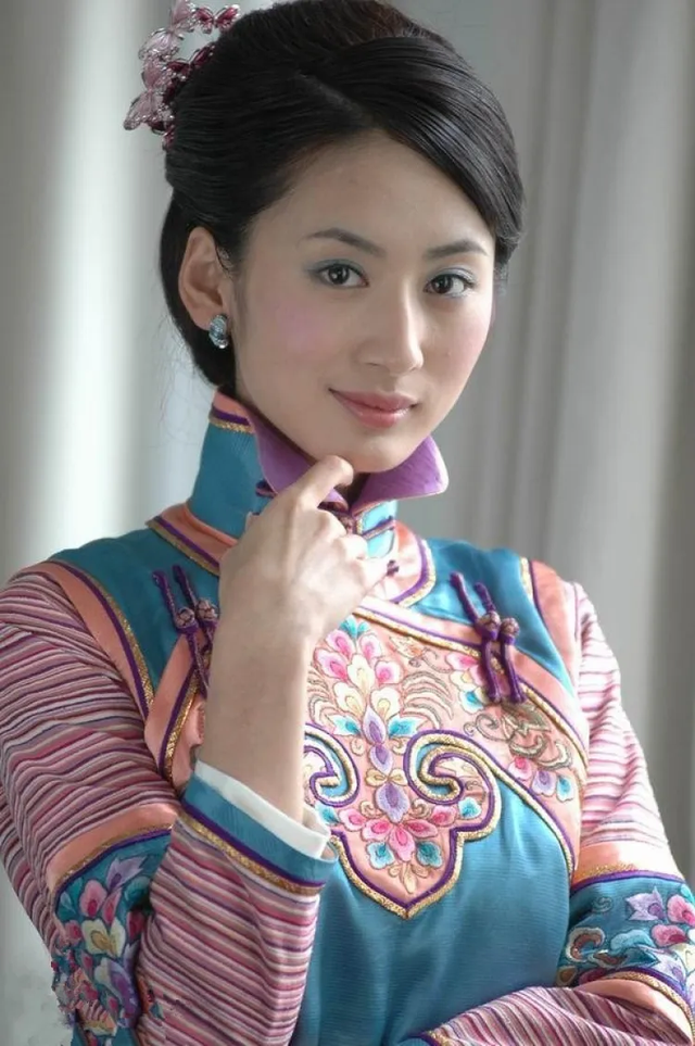 “自帶苦相”的九位女星，個(gè)個(gè)愁容滿面，演什么都喪，太吃虧了