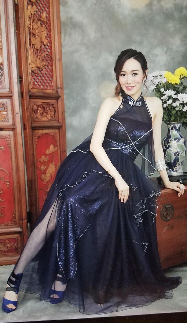 楊思琦凹凸有致身材曲線，性感撩人的同時卻又有迷人的古典韻味