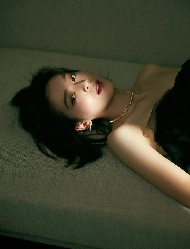 八位美女寫(xiě)真，風(fēng)姿綽約小天仙，驚鴻一瞥清流溪，有你喜歡的嗎？