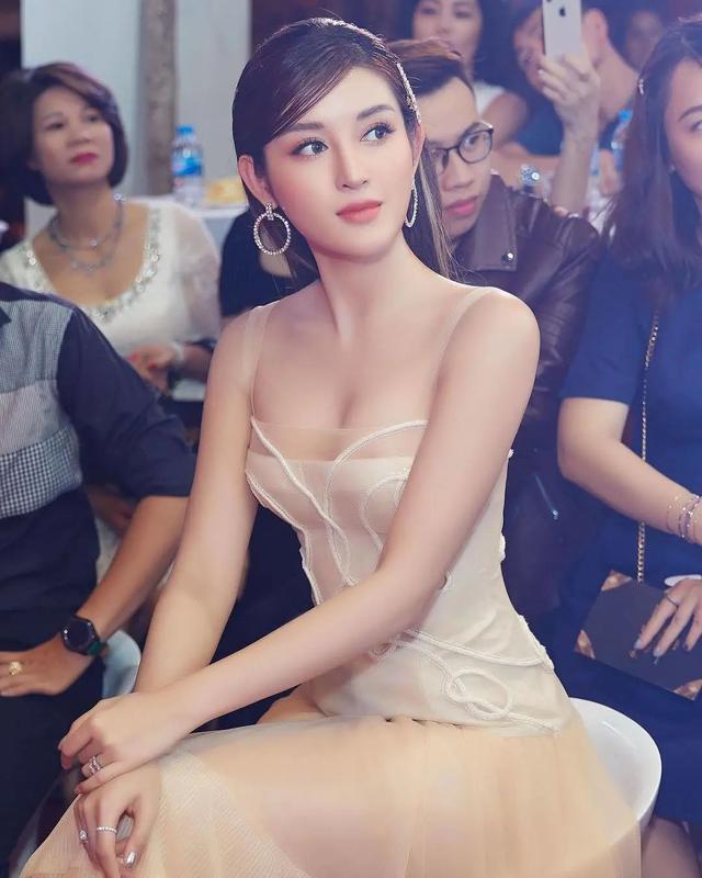 越南第一美女，熱巴的臉柳巖的胸關(guān)曉彤的腿！她是怎么鍛煉的？