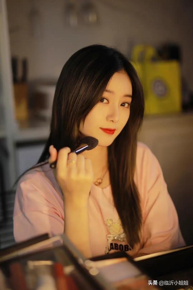 徐藝洋，性感嫵媚的清爽美女，俏麗冷艷的外形，美爆啦