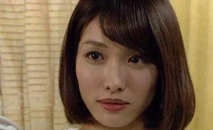 17歲男孩與38歲干姨錯(cuò)愛(ài)，被發(fā)現(xiàn)后跳樓，我們的孩子怎么了？
