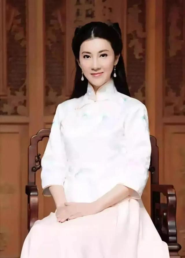 廣東十大美女主持人，美貌與智慧并重的才女，比明星還漂亮的主播