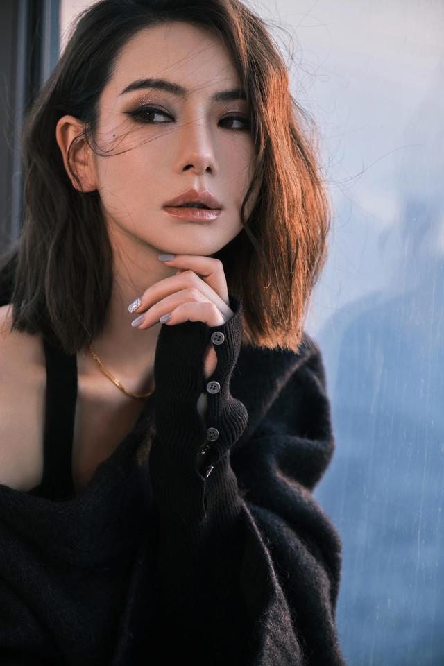 八位美女寫(xiě)真，風(fēng)姿綽約小天仙，驚鴻一瞥清流溪，有你喜歡的嗎？