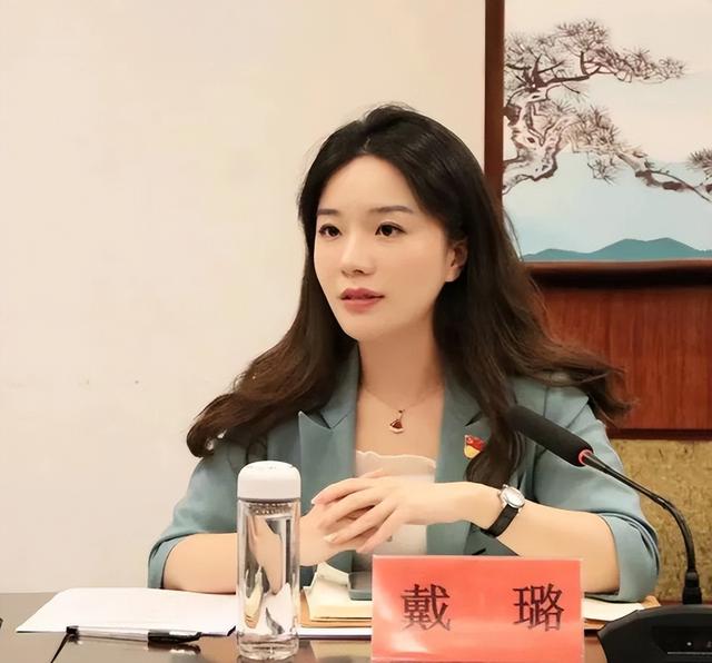 記實(shí)：美女市長(zhǎng)楊曉波，陪睡40位男人，被抓時(shí)跪地哭喊求饒