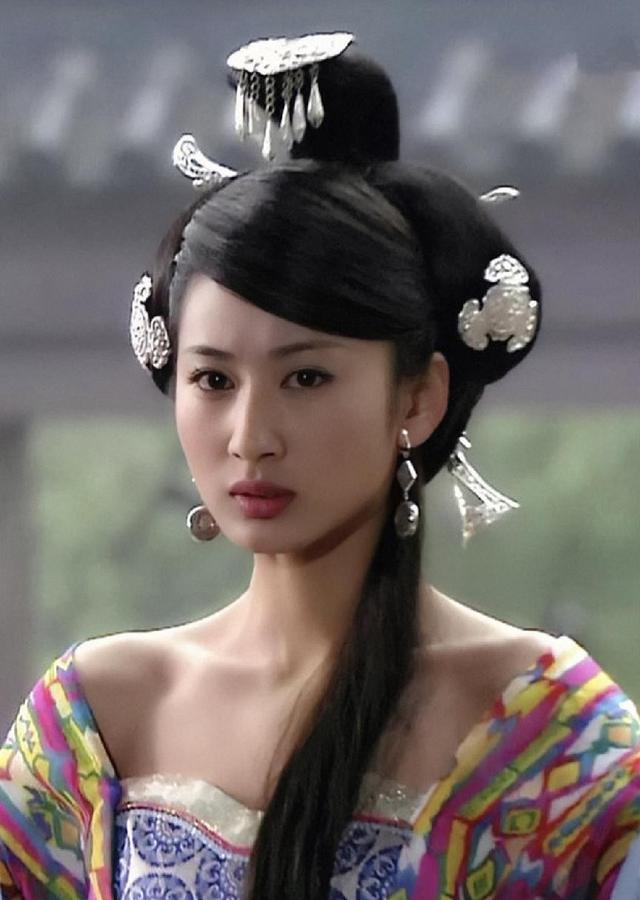 “自帶苦相”的九位女星，個(gè)個(gè)愁容滿面，演什么都喪，太吃虧了