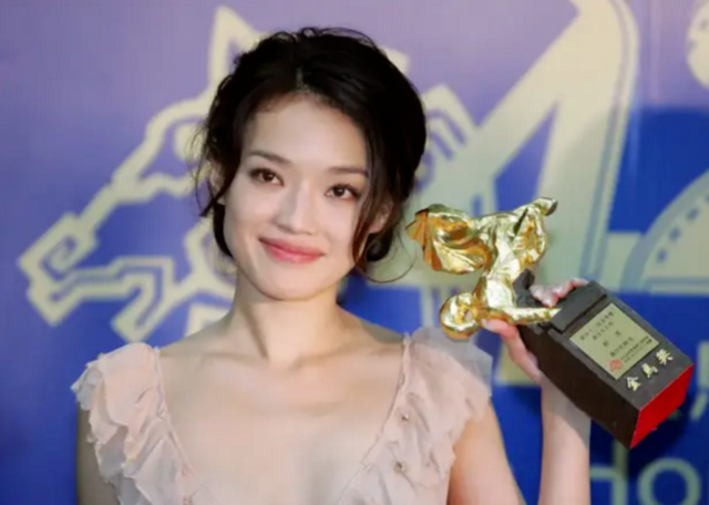 7位“一脫成名”的女星，有人成一線有人嫁豪門，有人成“癲王”