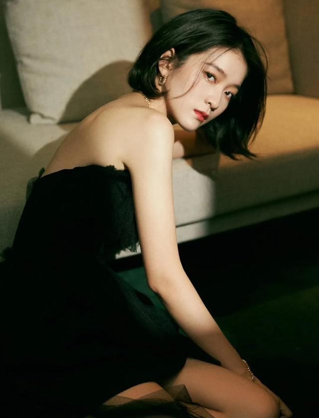 八位美女寫(xiě)真，風(fēng)姿綽約小天仙，驚鴻一瞥清流溪，有你喜歡的嗎？