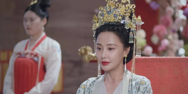 “自帶苦相”的九位女星，個(gè)個(gè)愁容滿面，演什么都喪，太吃虧了