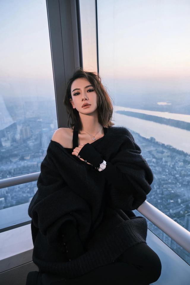 八位美女寫(xiě)真，風(fēng)姿綽約小天仙，驚鴻一瞥清流溪，有你喜歡的嗎？