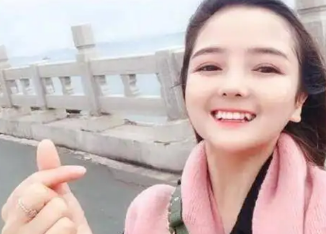 “最美袖珍人”黃韻伊，1米35酷似女明星，年入百萬仍然單身